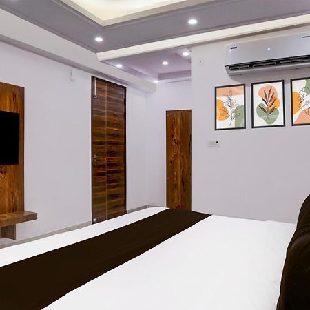 Townhouse Hotel Grand Emporio By Sbg Near Vaishali Metro Station ガーズィヤーバード エクステリア 写真