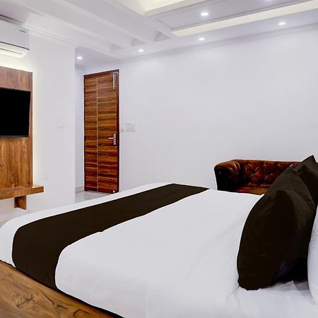 Townhouse Hotel Grand Emporio By Sbg Near Vaishali Metro Station ガーズィヤーバード エクステリア 写真