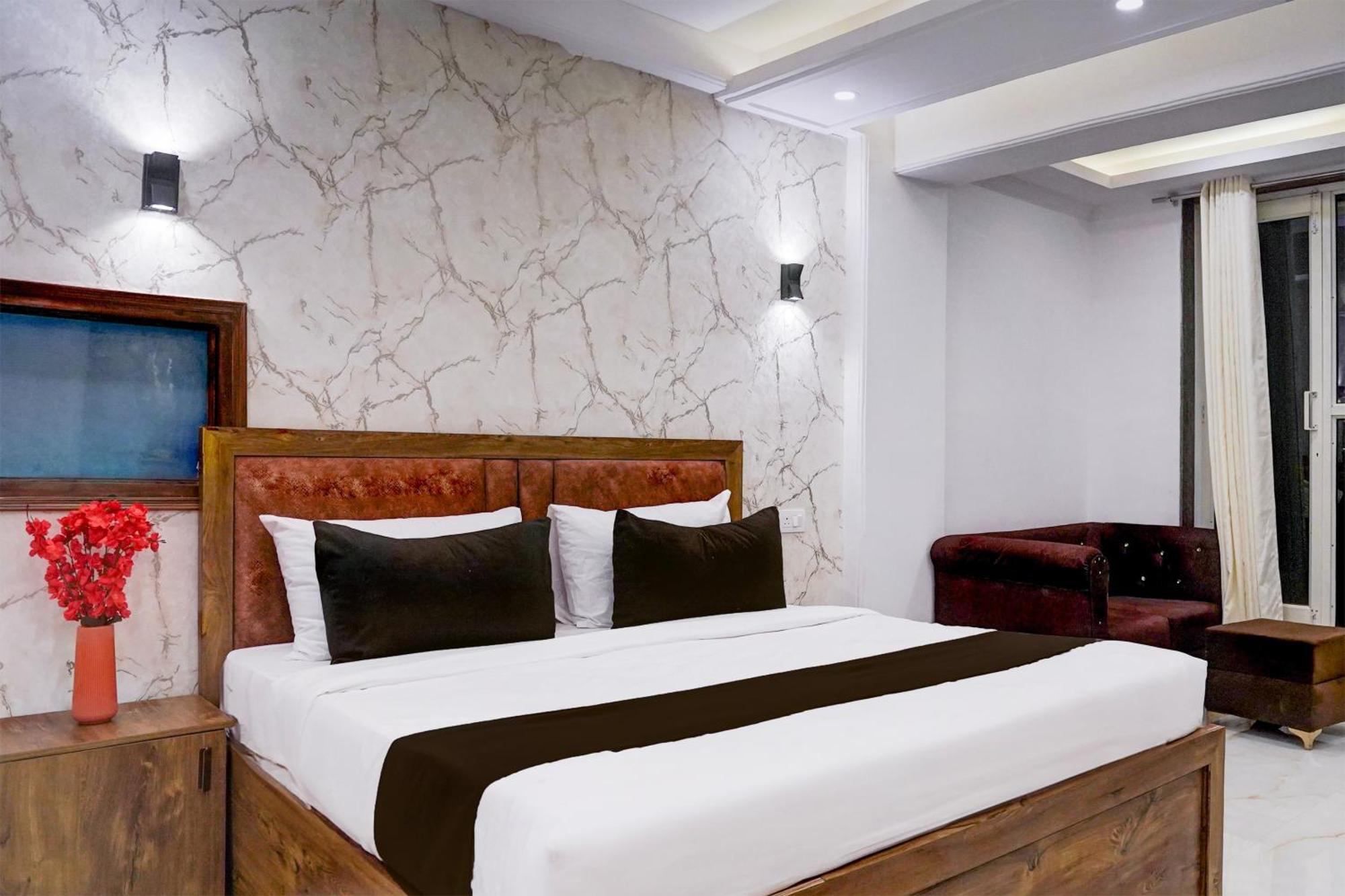 Townhouse Hotel Grand Emporio By Sbg Near Vaishali Metro Station ガーズィヤーバード エクステリア 写真
