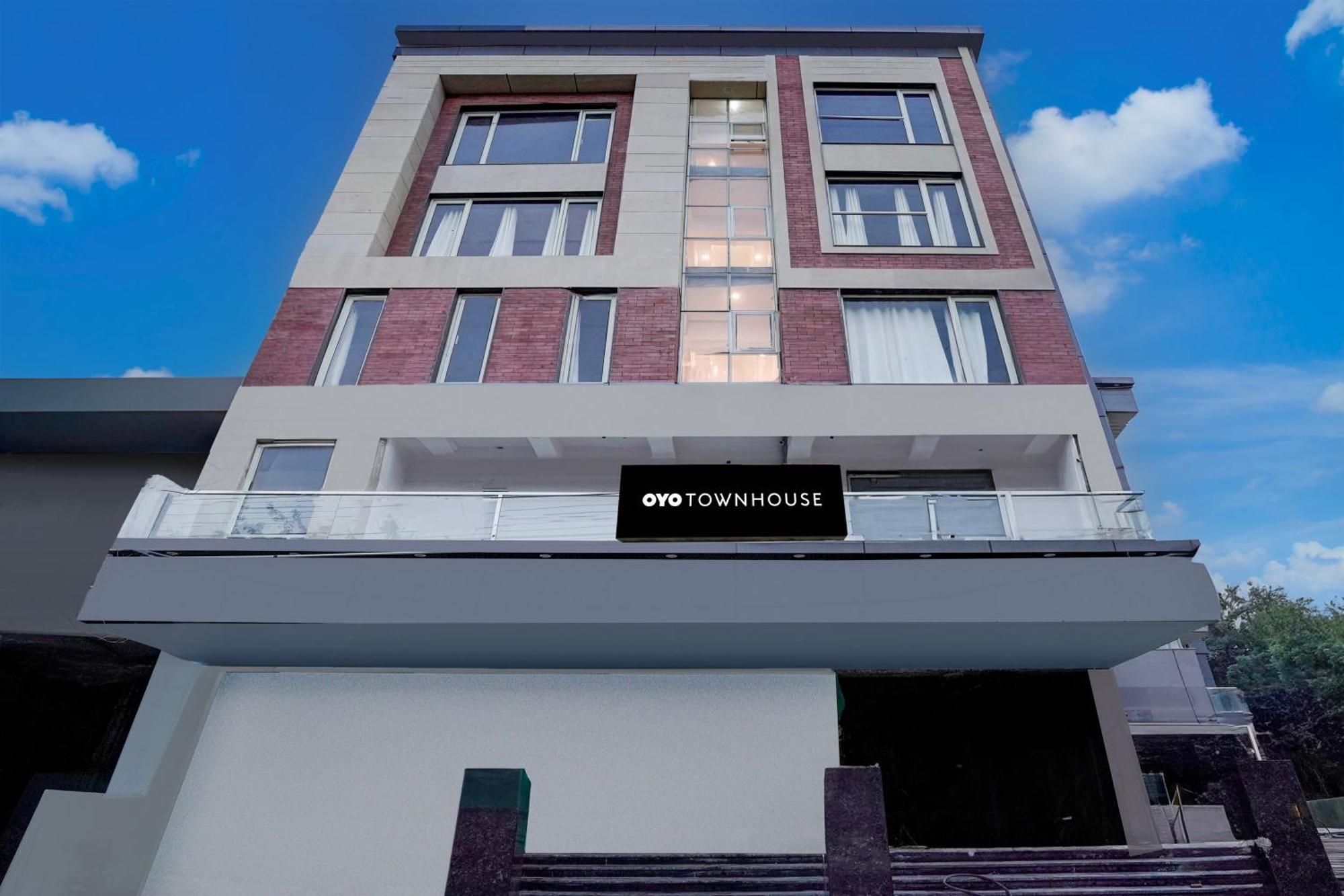 Townhouse Hotel Grand Emporio By Sbg Near Vaishali Metro Station ガーズィヤーバード エクステリア 写真