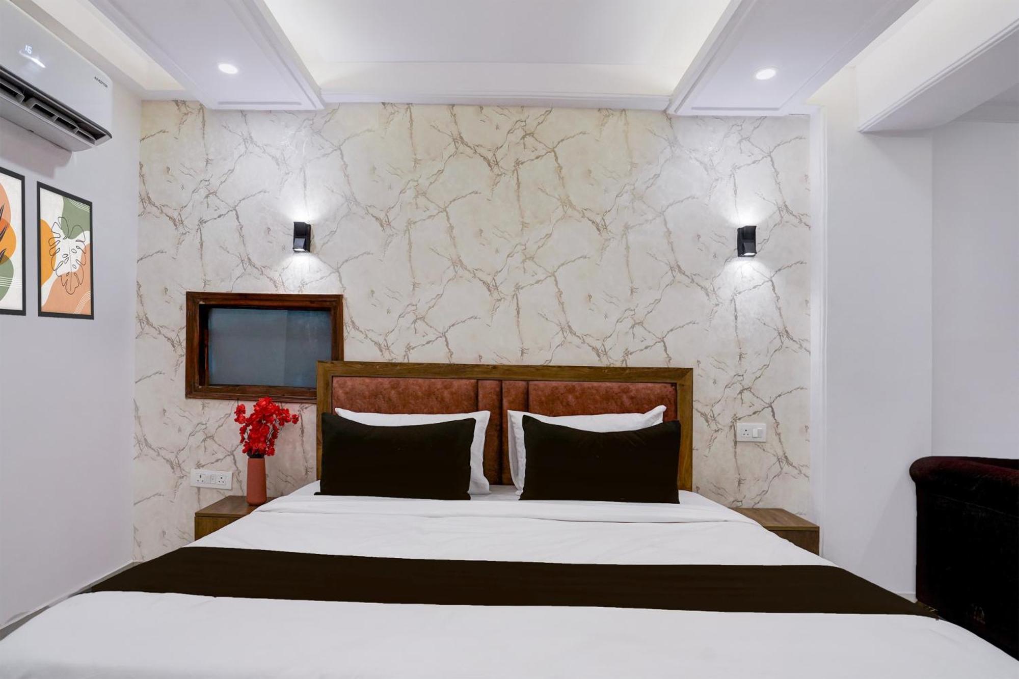 Townhouse Hotel Grand Emporio By Sbg Near Vaishali Metro Station ガーズィヤーバード エクステリア 写真