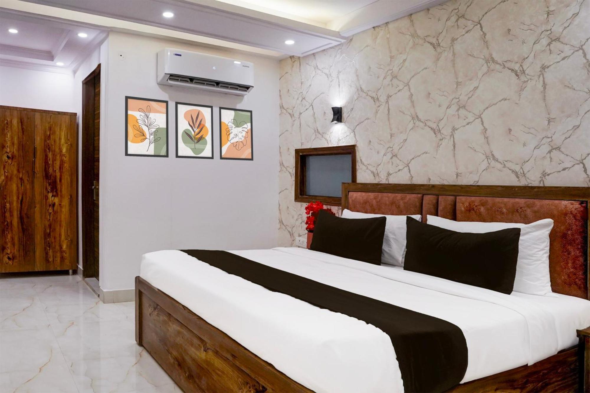 Townhouse Hotel Grand Emporio By Sbg Near Vaishali Metro Station ガーズィヤーバード エクステリア 写真