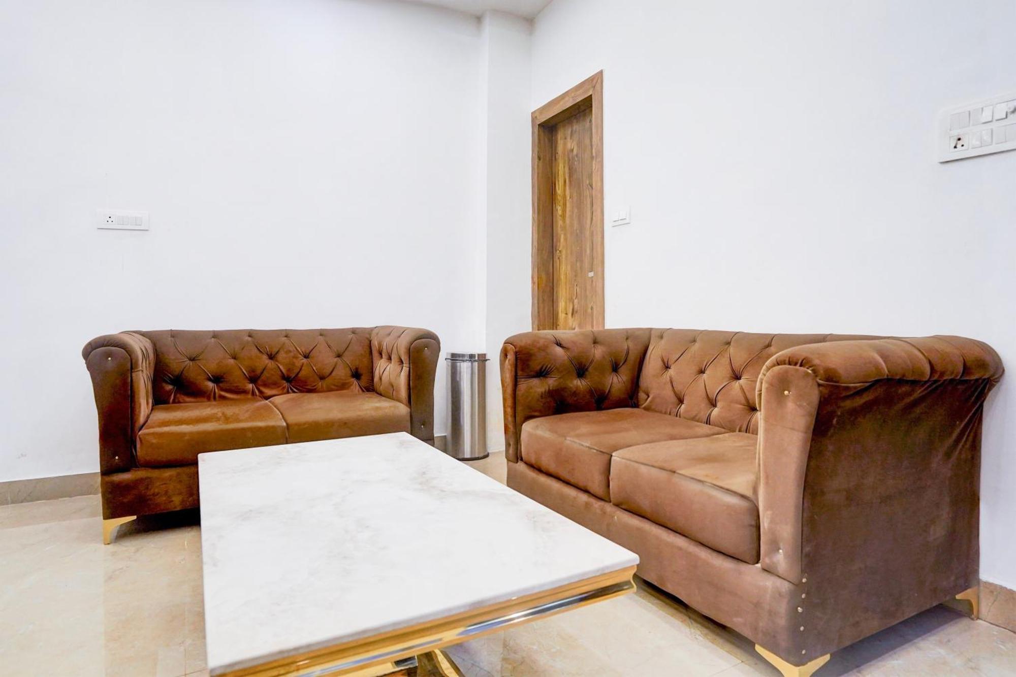 Townhouse Hotel Grand Emporio By Sbg Near Vaishali Metro Station ガーズィヤーバード エクステリア 写真