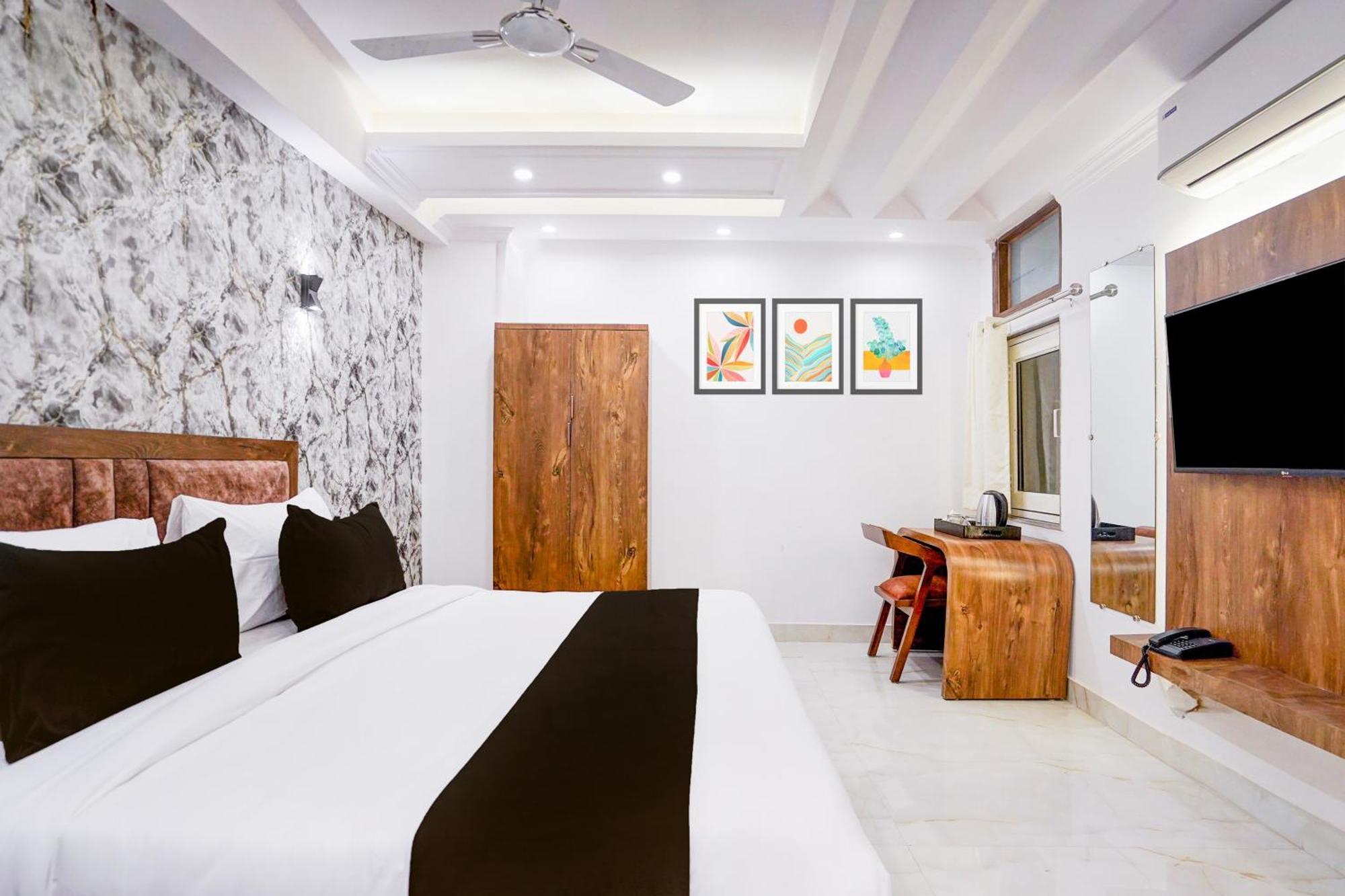 Townhouse Hotel Grand Emporio By Sbg Near Vaishali Metro Station ガーズィヤーバード エクステリア 写真