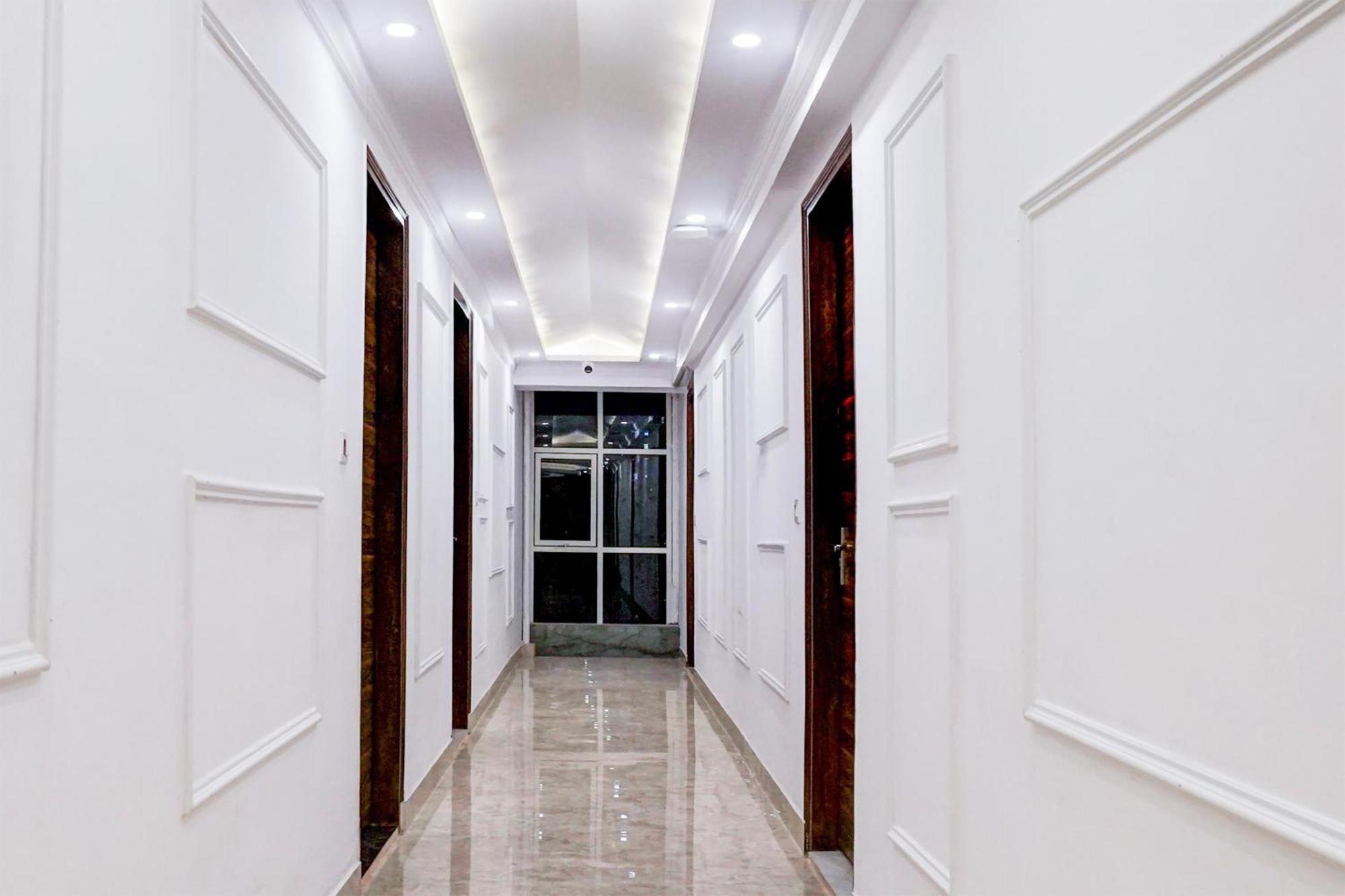 Townhouse Hotel Grand Emporio By Sbg Near Vaishali Metro Station ガーズィヤーバード エクステリア 写真